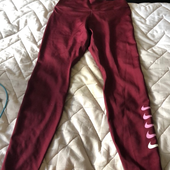 Tight fit mid rise 7/8 length